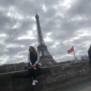 Meet your Posher, Camila